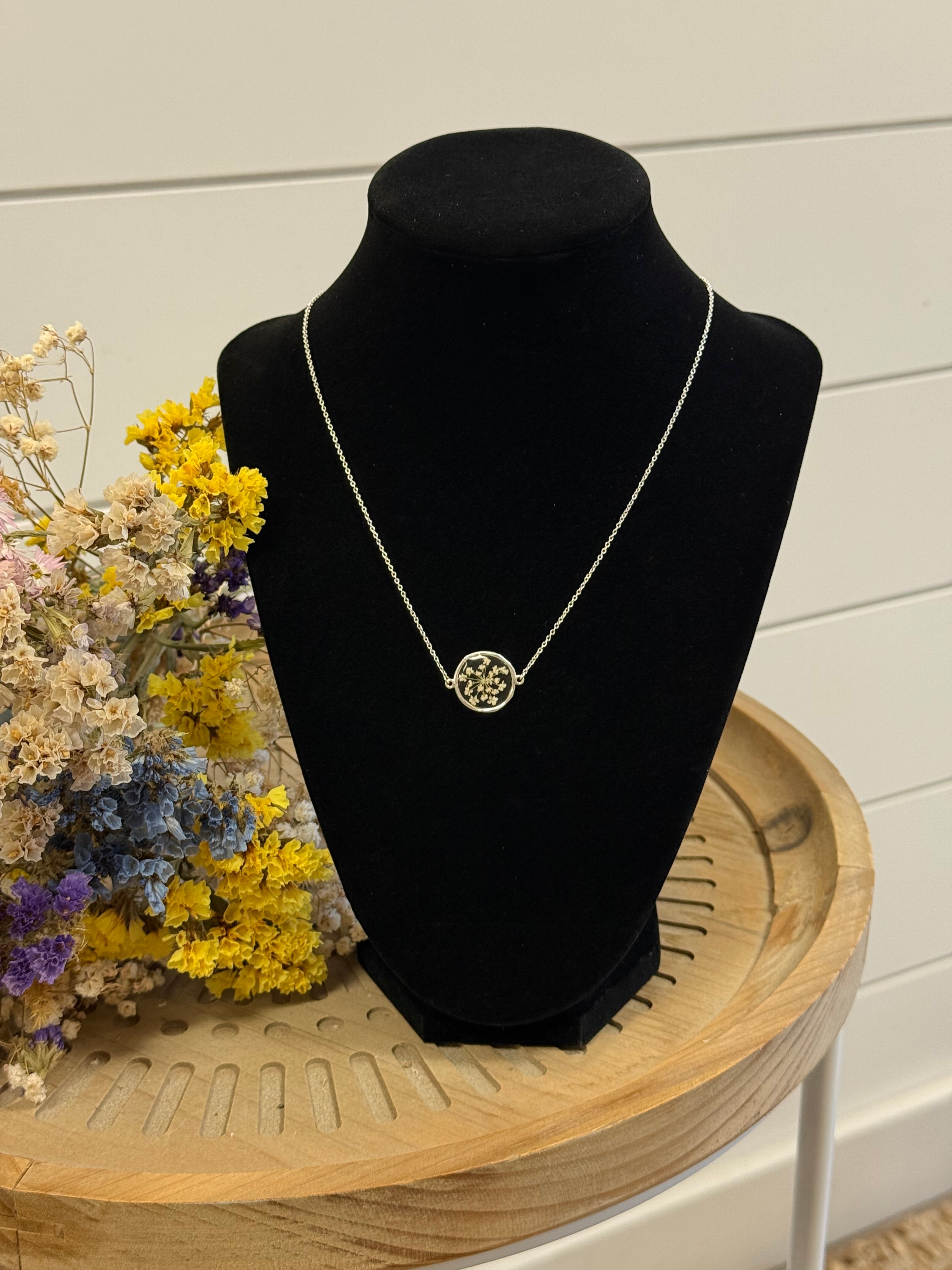 Queen Anne’s Lace Single Pendant Necklace