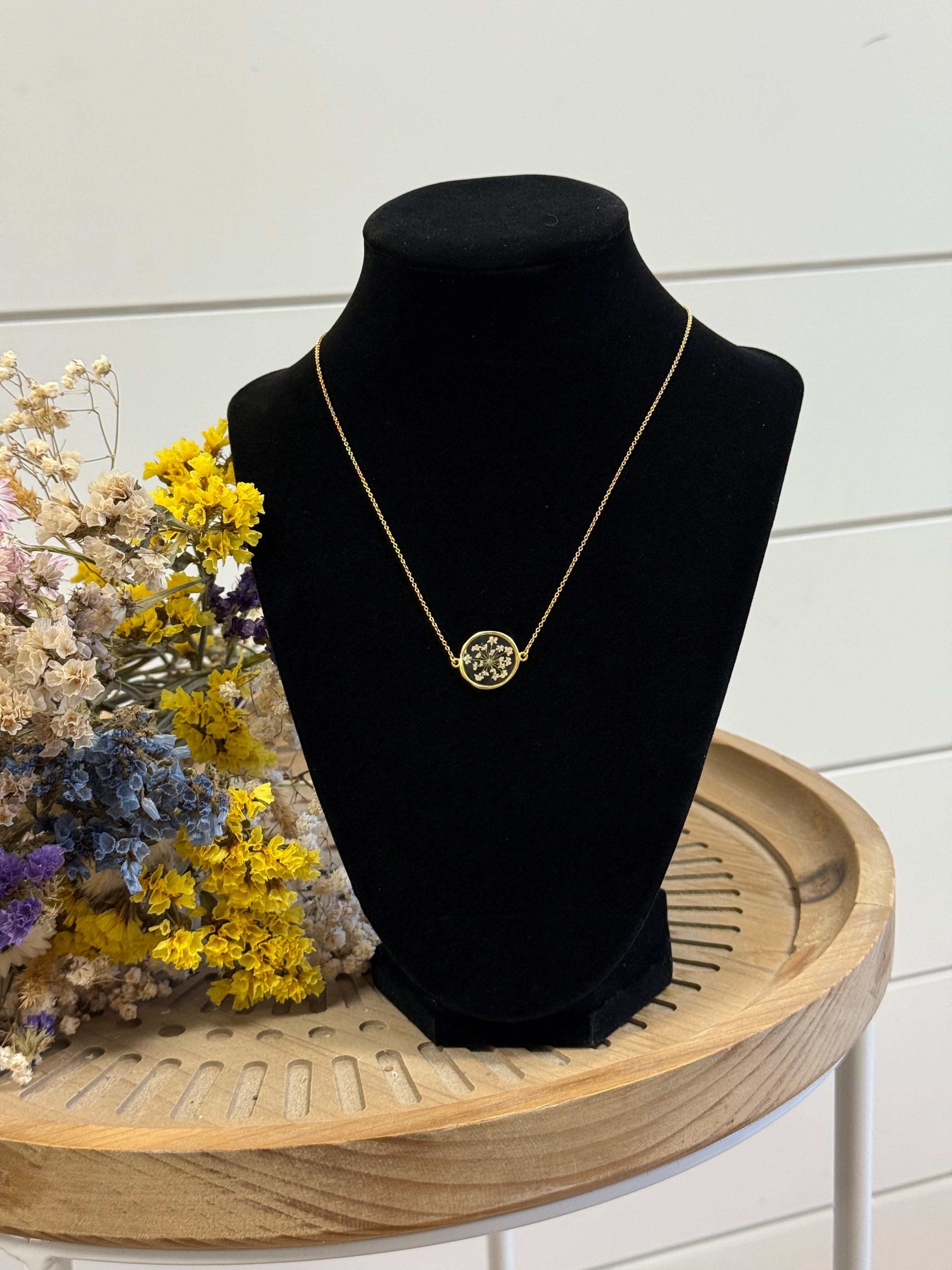 Queen Anne’s Lace Single Pendant Necklace